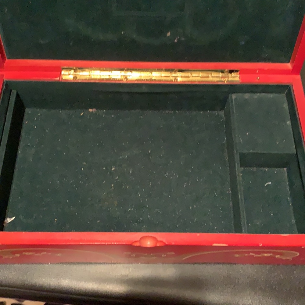 Princess Marcella Borghese Red Jewelry Music Box - Picture 6 of 6